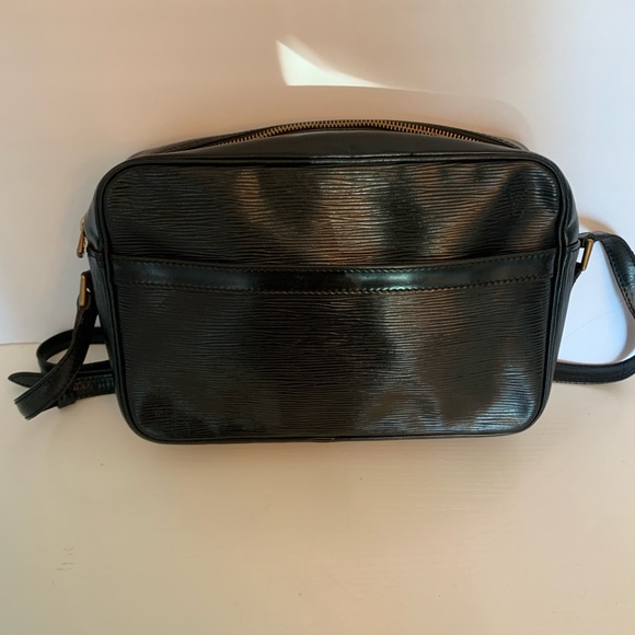 Louie Vuitton Patent Leather crossbody nah - Picture 1 of 12